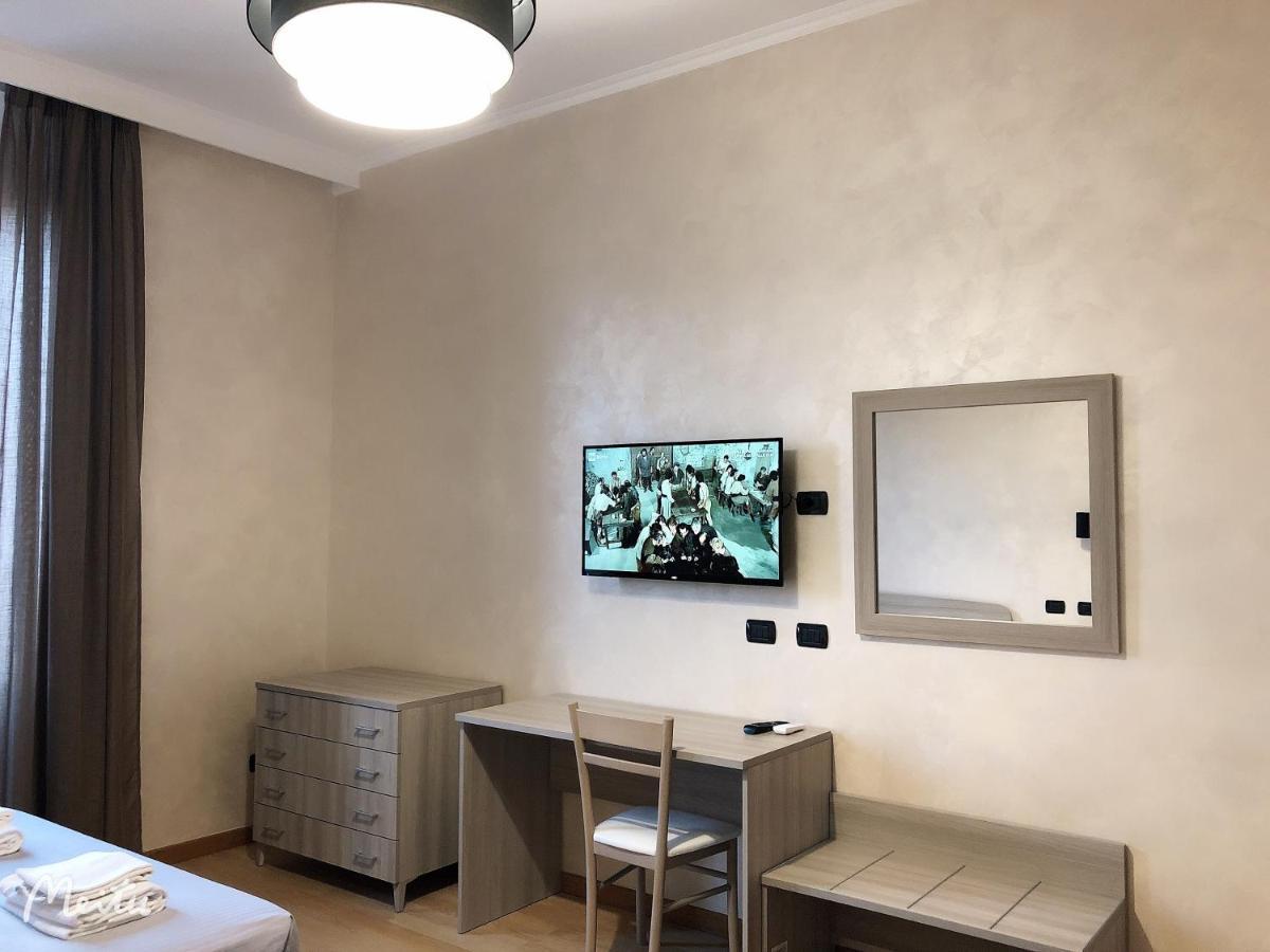 Romafullhouse Guesthouse Ngoại thất bức ảnh