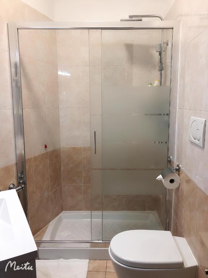 Romafullhouse Guesthouse Ngoại thất bức ảnh