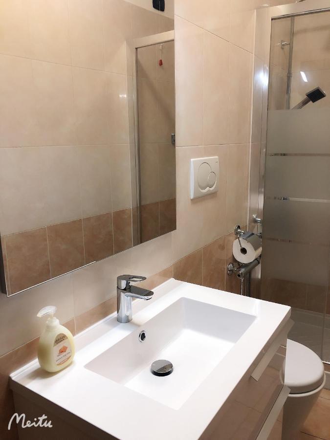 Romafullhouse Guesthouse Ngoại thất bức ảnh
