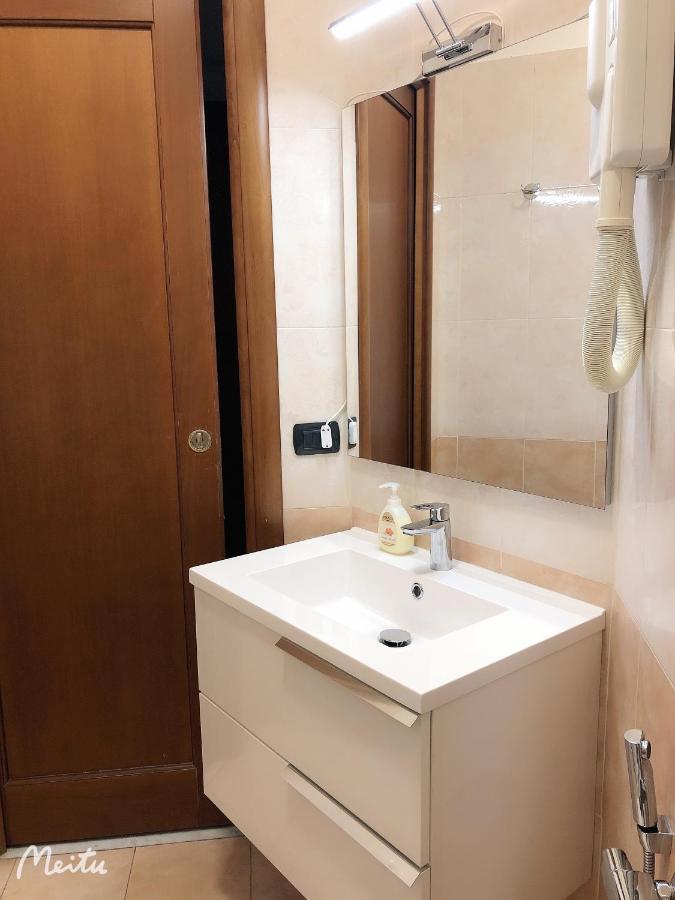 Romafullhouse Guesthouse Ngoại thất bức ảnh