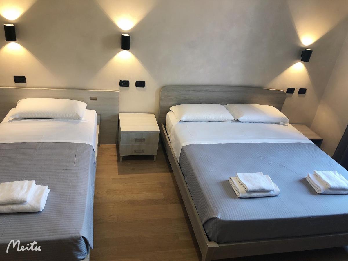 Romafullhouse Guesthouse Ngoại thất bức ảnh
